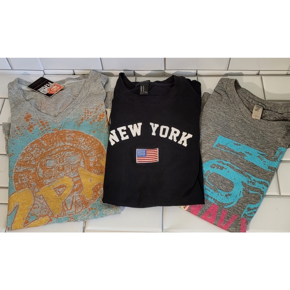 Lot of 3 Women’s Graphic T-Shirt Forever 21 New York and Chicago Navy Pier